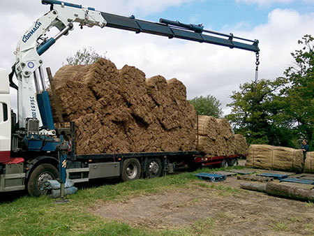 Loading bales of reed